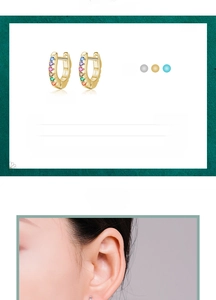 Gros plan des boucles d'oreilles 8mm en argent S925 avec zircons arc-en-ciel et dimensions