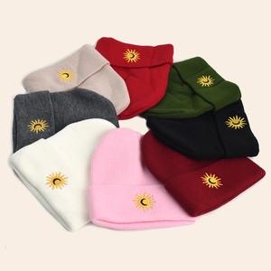 Unisex Winter Warm Knitted Beanie Hat With Sun Moon Embroidery Acrylic Pattern Slouchy Skull Cap For Women Men Street Fashion