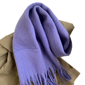Écharpe en mohair violet vif avec texture épaisse et franges pour l'hiver