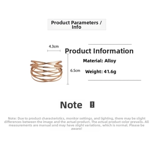 Detailansicht eines breiten mehrschichtigen Manschettenarmbands in Roségold mit 4,3 cm Breite