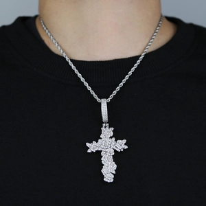 Pendentif croix hip hop avec zircons brillants et chaîne torsadée argentée pour hommes