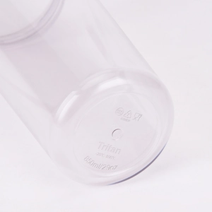 Detail view of Tritan bottle base showing 850ml capacity and BPA FREE safety markings