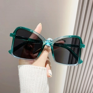 Oversized Square Sunglasses UV400 Protection PC Frame Fashion Butterfly Style Women Outdoor Travel Party Trendy Retro