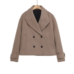 Short double-breasted camel wool coat with wide lapels and large front pockets