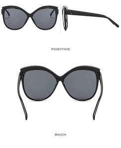 Dettagli di occhiali da sole cat eye neri oversize con vista frontale e posteriore