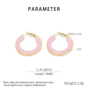 Detailed size parameters of pink resin hoop earrings with golden stainless steel parts