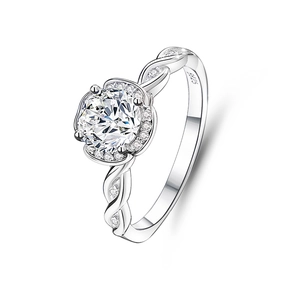 Elegante anello in argento sterling S925 con moissanite da 1 carato su sfondo bianco