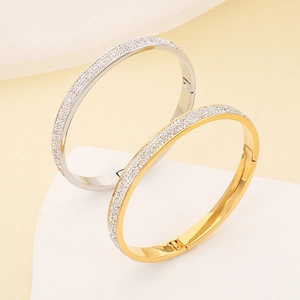 Bracelets larges en acier titane doré et argenté avec cristaux pavés étincelants