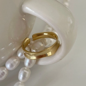 Minimalist S925 sterling silver wavy open ring with elegant gold-plated finish