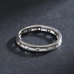 Bague minimaliste en argent s925 pour femme sertie d'un cercle de zircons étincelants