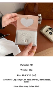 Détail du portefeuille en cuir PU argenté plissé avec fenêtre cœur et fermoir pression