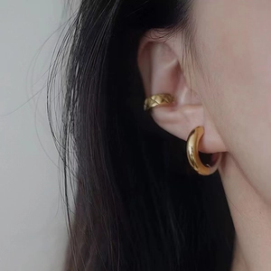 Chic 18k gold plated stainless steel hoop earring and textured ear cuff for women