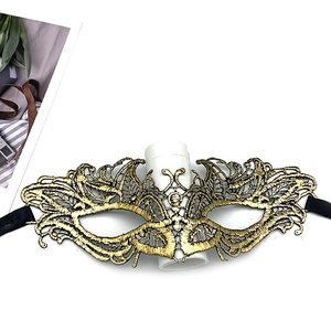 Maschera per travestimento a farfalla dorata in pizzo con ricami e fascia elastica