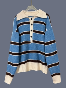 Suéter polo retro de punto con rayas anchas azules, blancas y marrones y cuatro botones