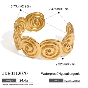 Detailed size specifications for the wave-patterned 18K gold-plated stainless steel cuff