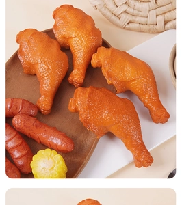 Dettagli realistici di cosce di pollo mais e prosciutto finti per scena fotografica
