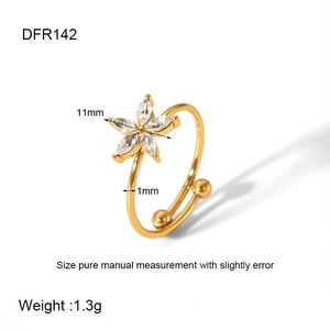 Detailed macro view showing the 11mm floral zirconia charm and 1.3g lightweight ring specs