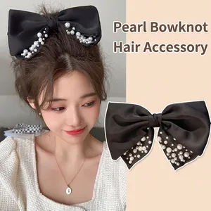 Elegante fermaglio per capelli in raso nero con fiocco e perle bianche