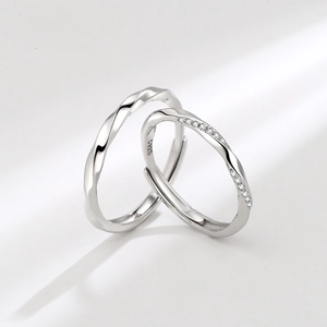 Verstellbare Mobius-Ringe aus S925 Sterlingsilber für Paare mit Zirkonia-Steinen besetzt