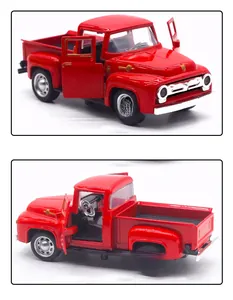 Dettaglio del modello di pickup d'epoca rosso 1:32 con porte apribili funzionali