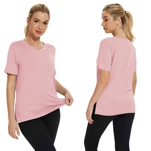 T-shirt da donna rosa a maniche corte con scollo a V, spacco laterale e vestibilità ampia