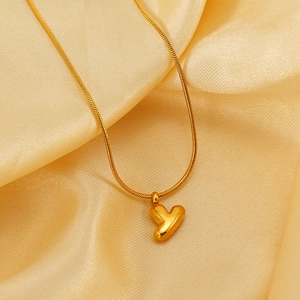 Poliertes vergoldetes Collier mit Buchstaben-Y-Anhänger und eleganter Schlangenkette