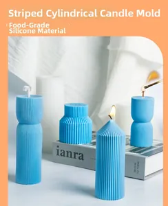 Vue détaillée de moules en silicone cylindriques à rayures pour bougies et plâtre DIY
