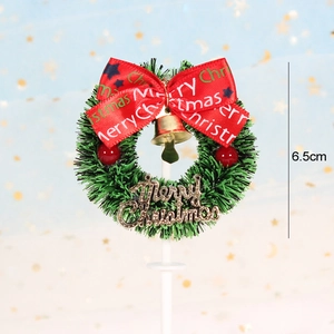 Detail of 6.5cm Christmas wreath cake topper with red bow and gold bell for dollhouse