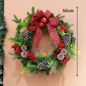 Künstlicher Weihnachtskranz Mit Kiefernadeln Zapfen Roten Beeren Und Schleifen Für Die Haustür Feiertags Wanddekoration