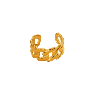 Close-up of gold hollow curb chain pattern on an adjustable stainless steel ring
