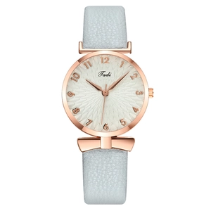Fashionable women's quartz watch with light blue leather strap and rose gold case