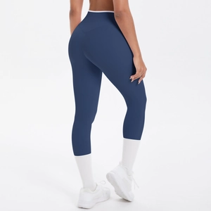 Vue arrière du legging de yoga taille haute bleu marine avec effet galbant fessier