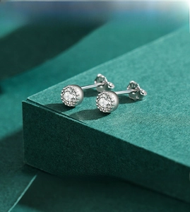Detail of S925 sterling silver stud earring showing the metal hallmark and round stone