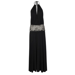 Détail de la robe noire dos nu avec empiècement en dentelle et fente latérale