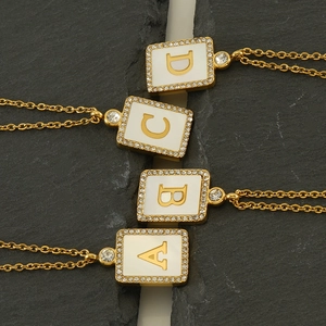 Collier Pendentif Carré Lettre Initiale Acier Inoxydable Plaqué Or 18K Nacre Strass Bijoux Chic Pour Femmes