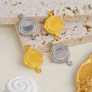 Detail of 304 stainless steel gold and silver round pendant settings with twist texture