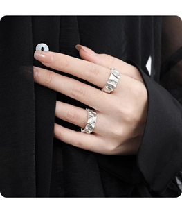 Detailed close-up of S925 silver ring featuring irregular pleated texture on model hand