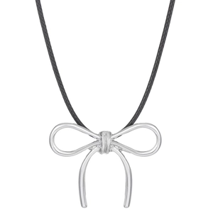 Eleganter silberner Schleifenanhänger mit schwarzer Kordelkette für Damen im minimalistischen Stil