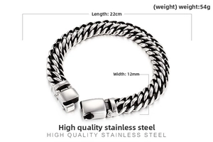 Gros plan sur un bracelet gourmette hip hop en acier inoxydable de 12mm pour homme