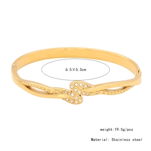 Dettaglio del bracciale a serpente dorato con gemme e specifiche tecniche in acciaio inox