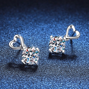 S925 sterling silver heart earrings with 1 carat D color round brilliant moissanite stone