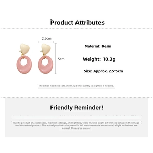 Detail specifications of resin heart earrings showing 2.5x5cm size and silver needle material