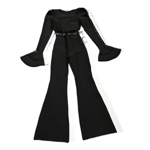 Ensemble noir deux pièces pour femme avec haut court à lacets et pantalon évasé taille haute