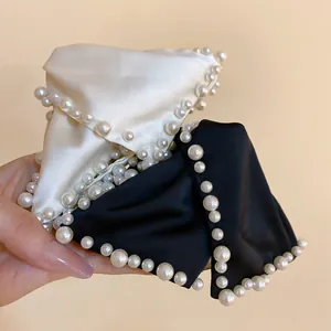 Grands chouchous élégants en satin avec perles blanches en blanc crème et noir