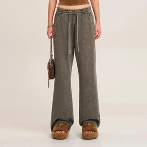Pantaloni sportivi grigi lavati a gamba larga con ricamo a croce vintage e coulisse