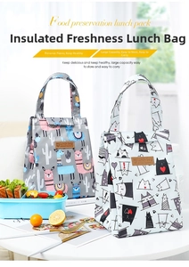 Detail of insulated lunch bags with alpaca and cat patterns and thick aluminum foil lining