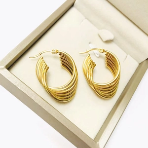 Orecchini a cerchio intrecciati in acciaio inossidabile placcato oro 18K in scatola beige
