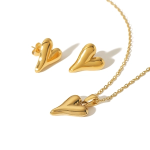 Polished 18k gold heart pendant necklace and stud earrings jewelry set for women