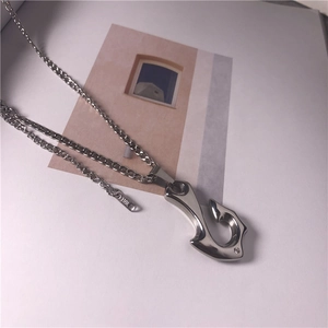 Detailed close-up showing the 316L stainless steel hallmark on the lobster clasp of the necklace