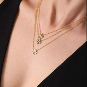 Luxurious 18K gold layered necklace with sparkling four-leaf clover flower pendants